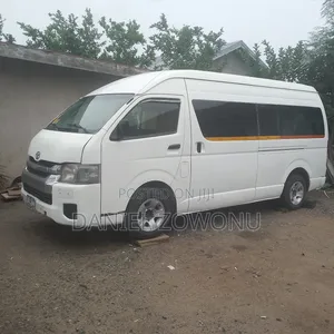 Toyota HiAce 2012 White