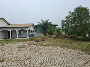 5bdrm Bungalow in North Legon for sale