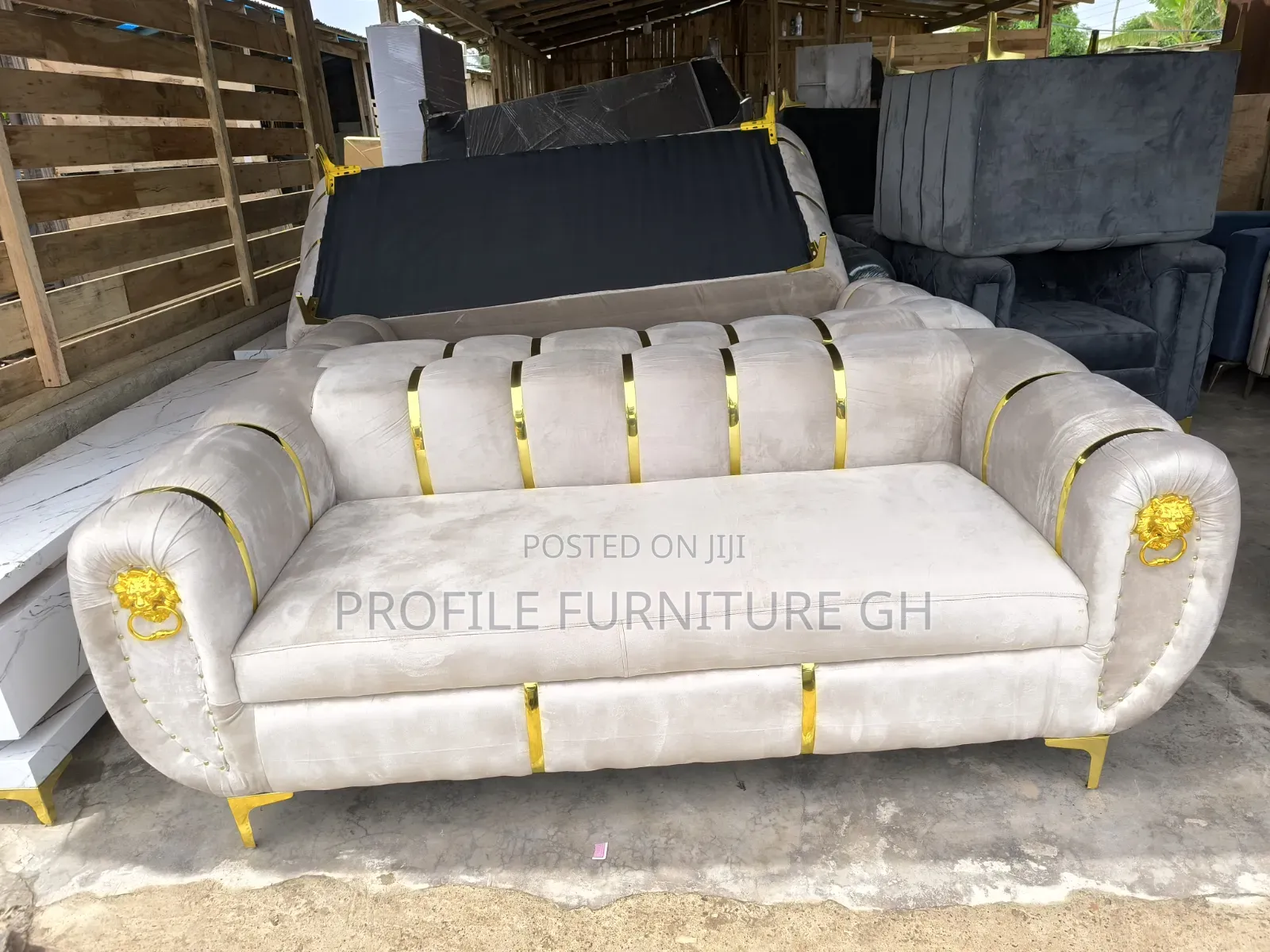 Flash Sell for This 3 in 1 Sofa