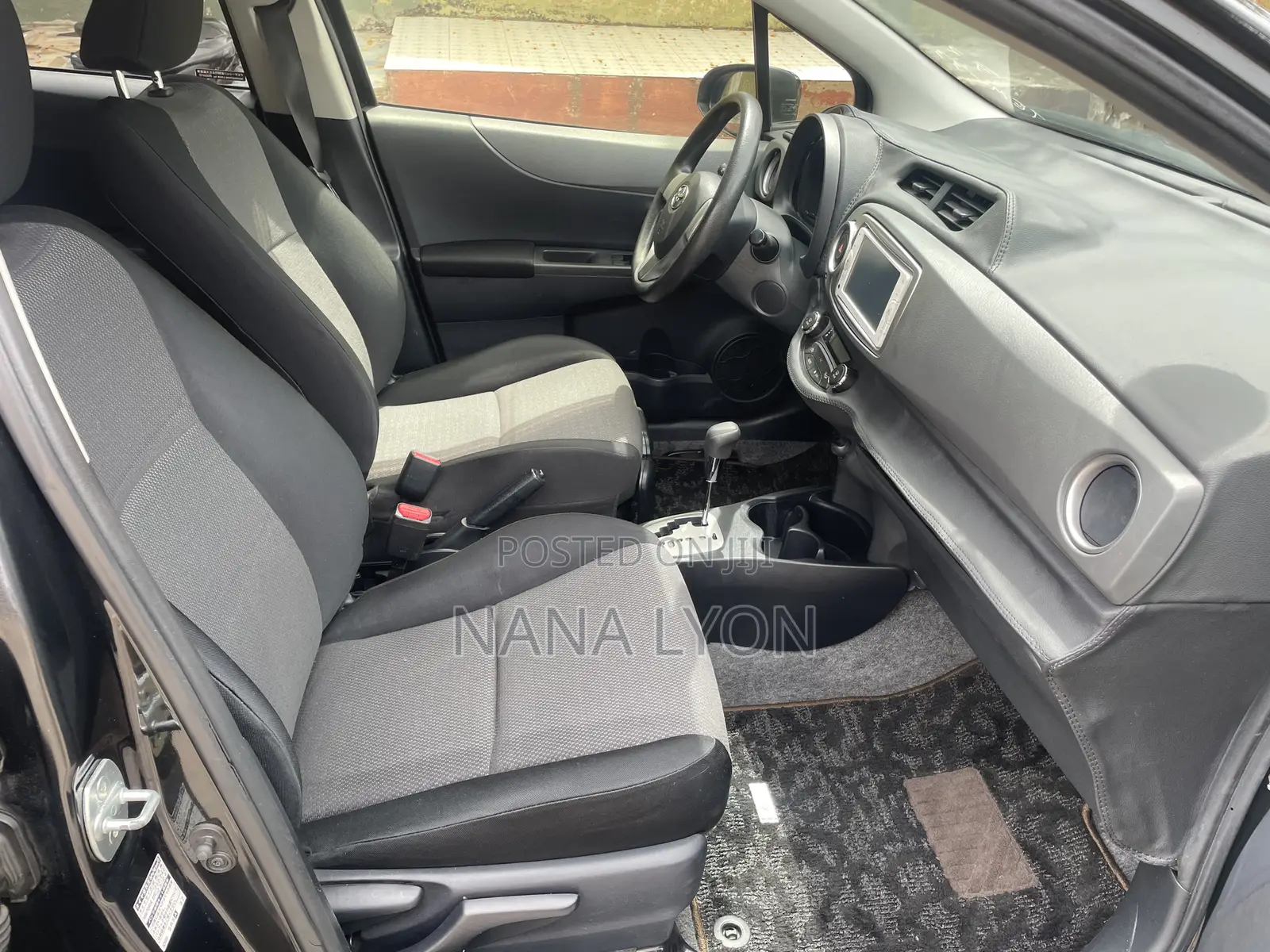 Toyota Vitz 1.3 FWD 5dr 2013 Black