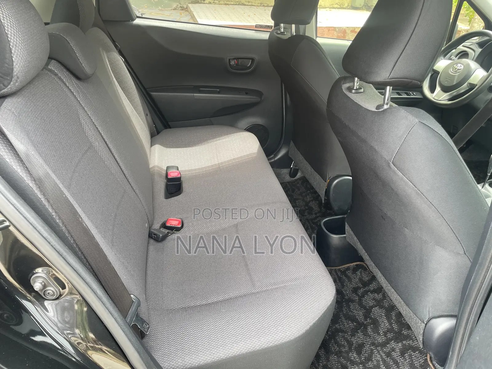 Toyota Vitz 1.3 FWD 5dr 2013 Black
