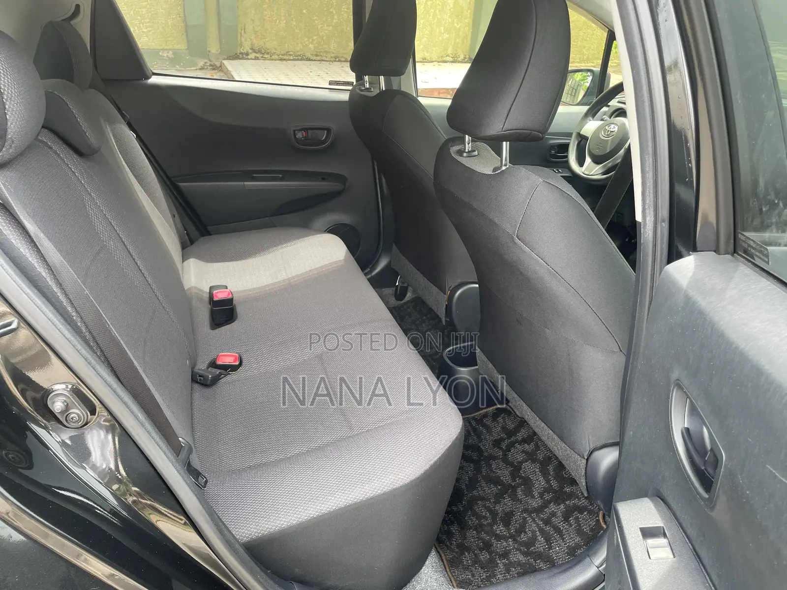 Toyota Vitz 1.3 FWD 5dr 2013 Black