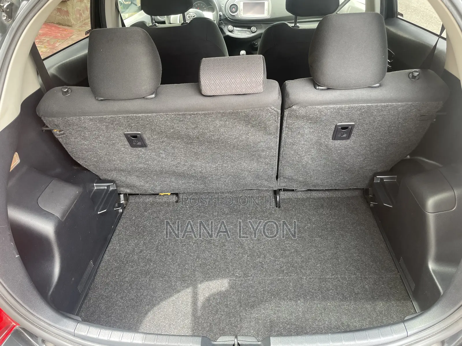 Toyota Vitz 1.3 FWD 5dr 2013 Black