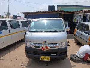 Toyota HiAce 2010 Silver