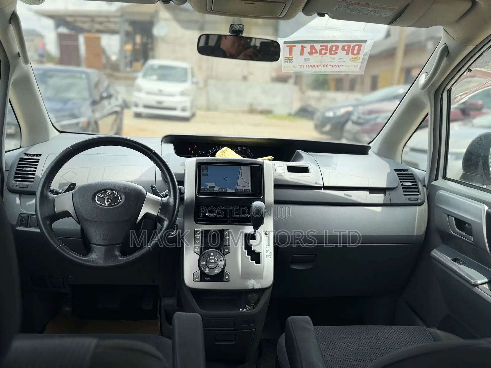 Toyota Voxy 2012 Silver