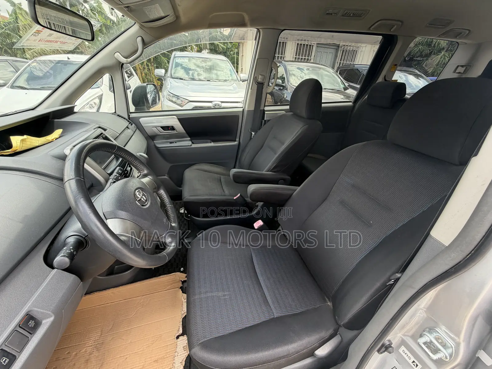 Toyota Voxy 2012 Silver