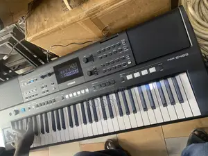 Yamaha PSR E483