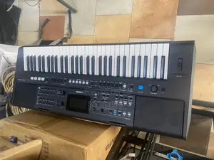 Yamaha PSR E483
