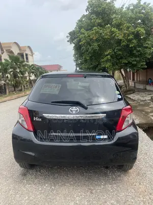 Toyota Vitz 1.3 FWD 5dr 2013 Black