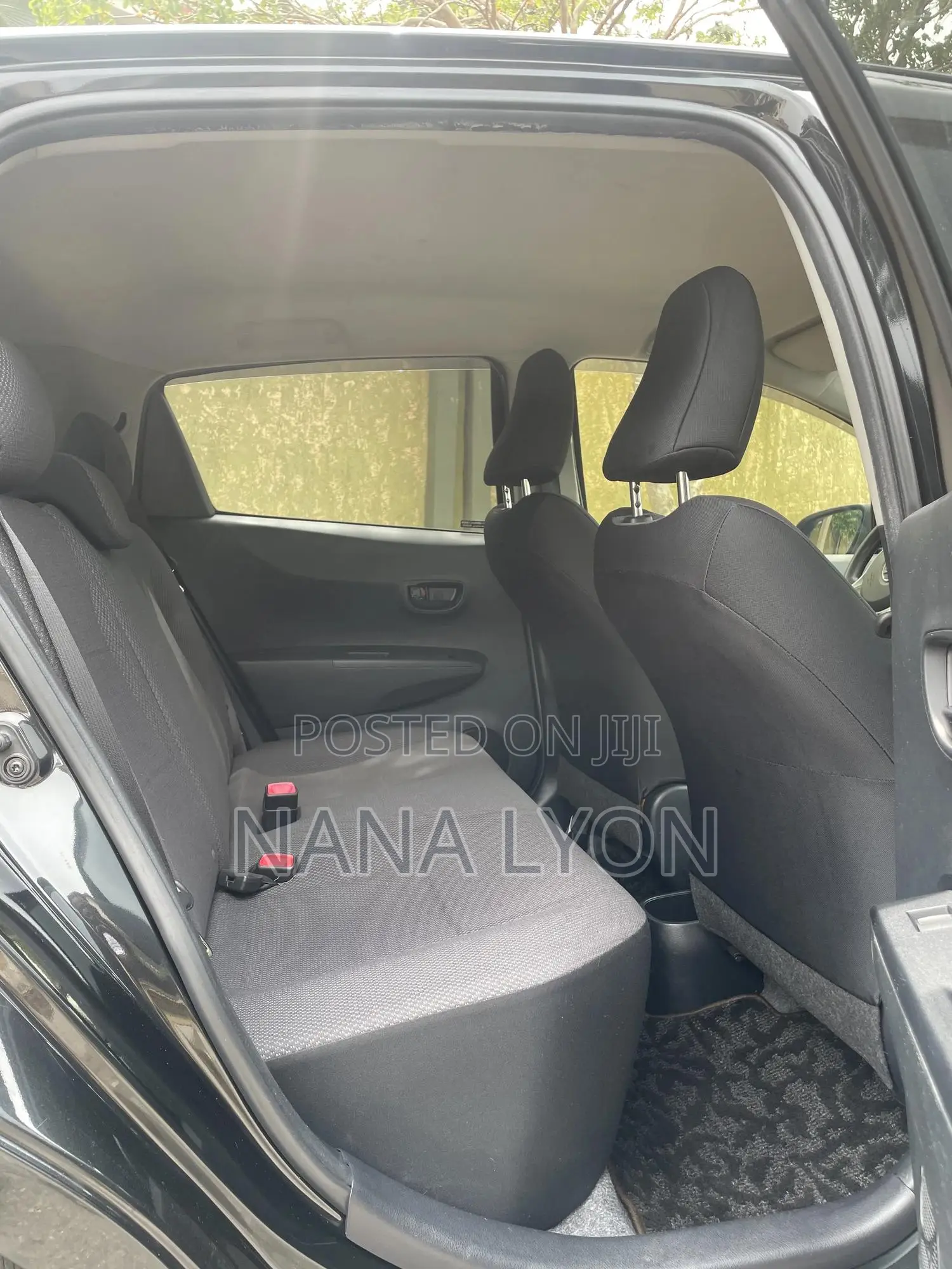 Toyota Vitz 1.3 FWD 5dr 2013 Black