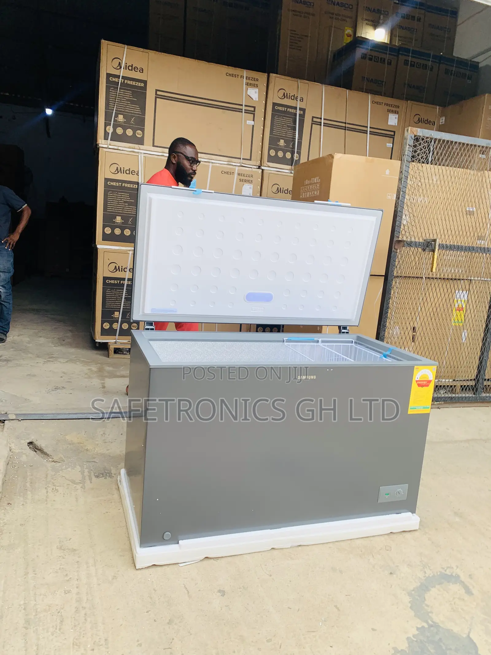 Get Premium Samsung 371l Chest Freezer (Model Ri70f37v1gagh) Grey