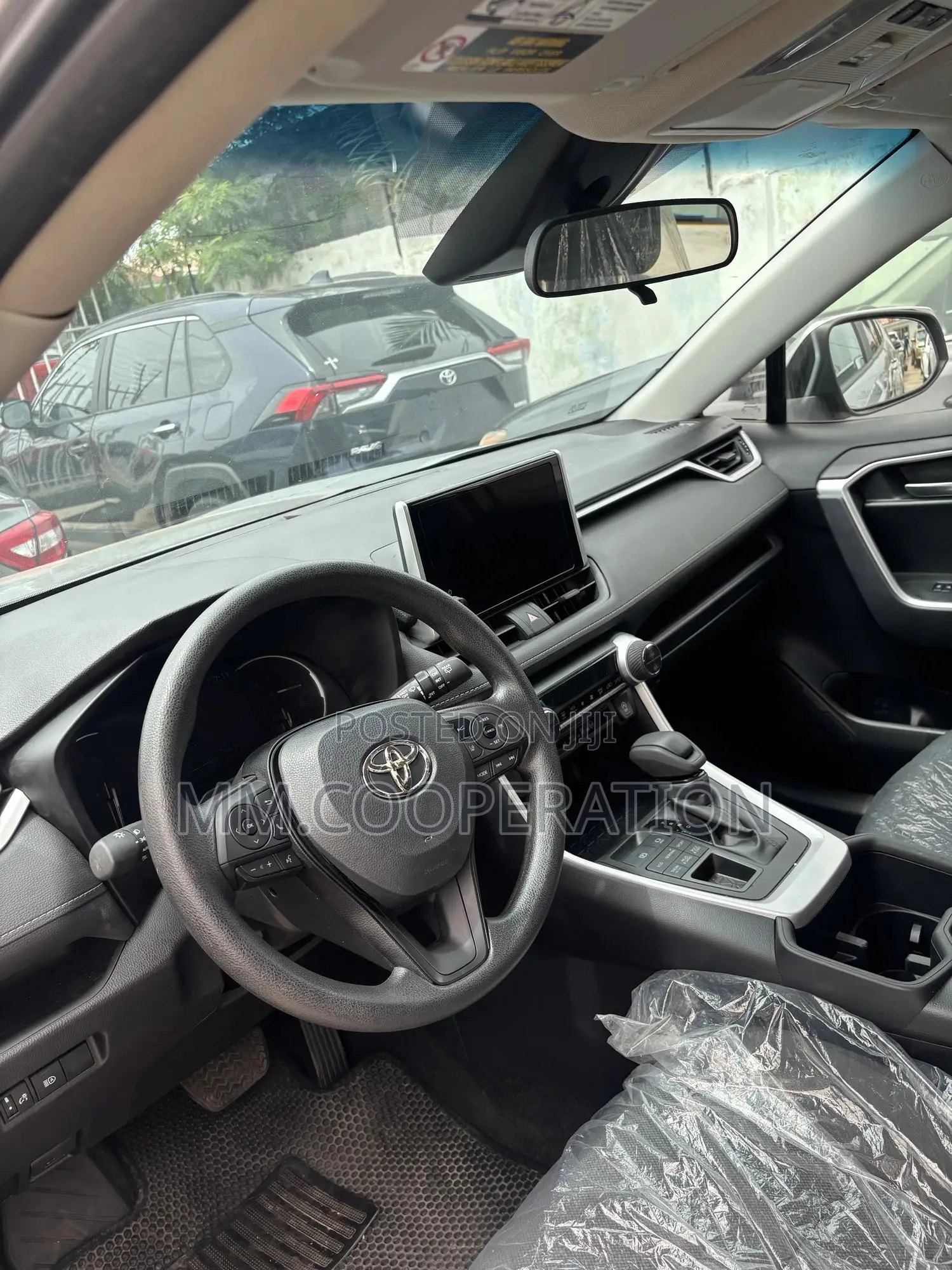 Toyota RAV4 XLE 2025 Silver