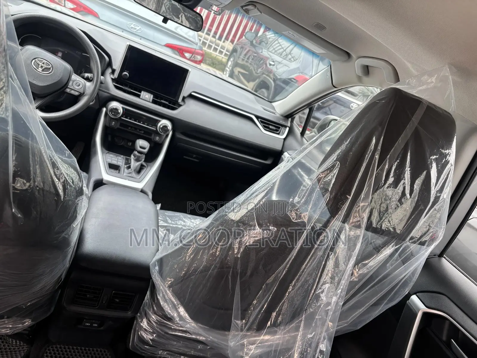 Toyota RAV4 XLE 2025 Silver