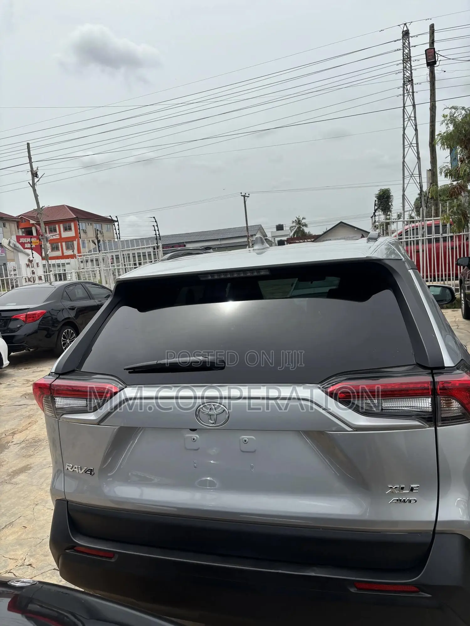 Toyota RAV4 XLE 2025 Silver