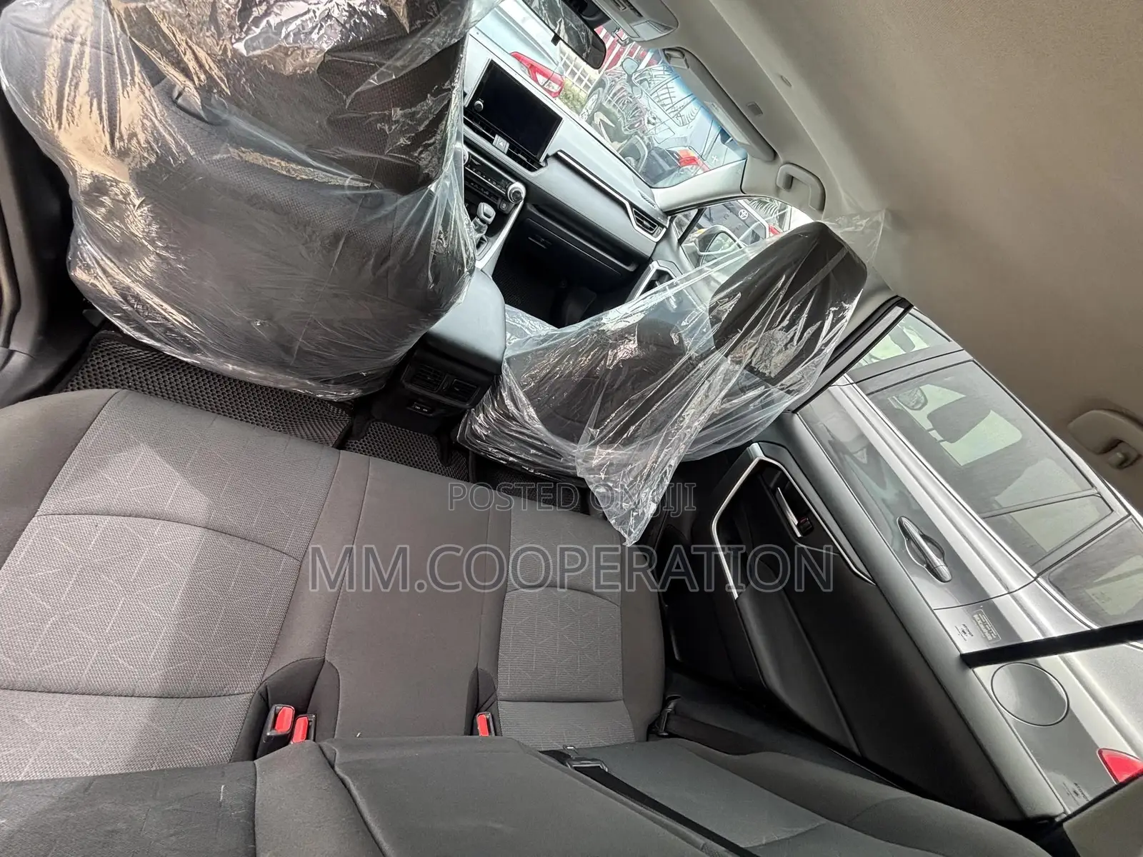 Toyota RAV4 XLE 2025 Silver