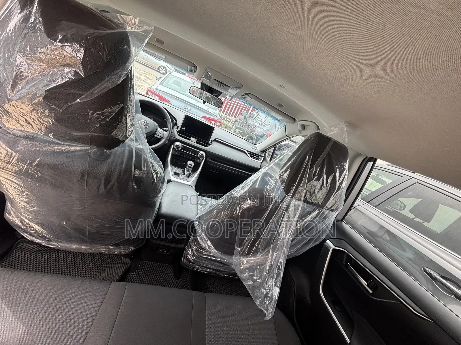 Toyota RAV4 XLE 2025 Silver