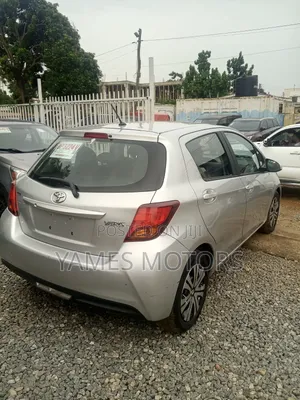 Toyota Yaris L Hatchback 5dr 2017 Silver