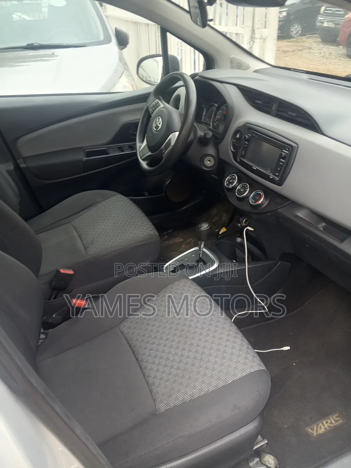 Toyota Yaris L Hatchback 5dr 2017 Silver