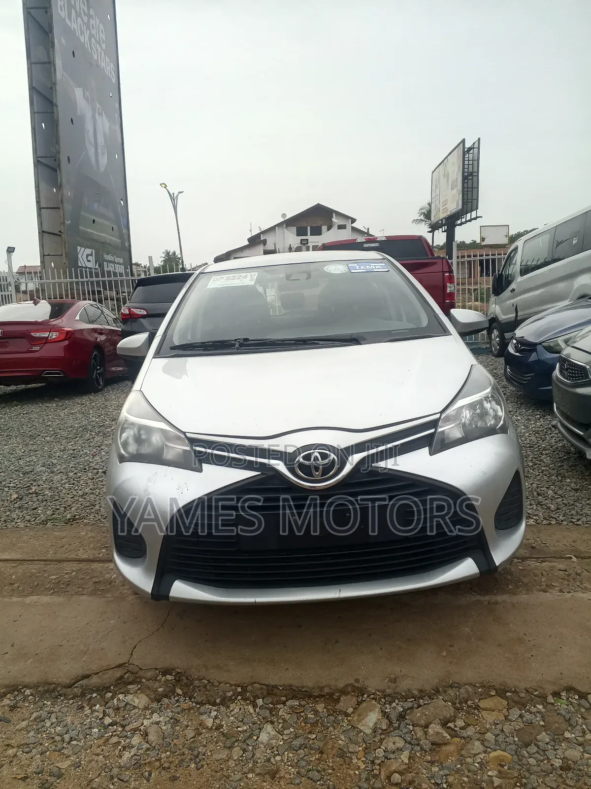 Toyota Yaris L Hatchback 5dr 2017 Silver