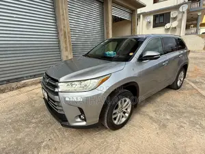 Toyota Highlander LE 4dr SUV (2.7L 4cyl 6A) 2015 Gray