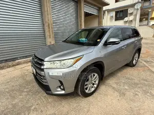 Toyota Highlander LE 4dr SUV (2.7L 4cyl 6A) 2015 Gray