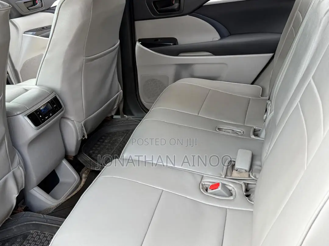 Toyota Highlander LE 4dr SUV (2.7L 4cyl 6A) 2015 Gray