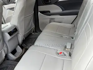 Toyota Highlander LE 4dr SUV (2.7L 4cyl 6A) 2015 Gray