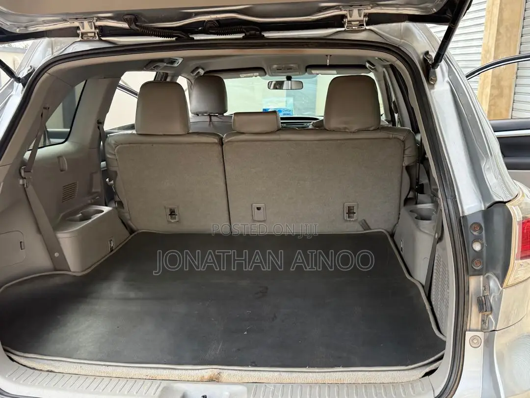 Toyota Highlander LE 4dr SUV (2.7L 4cyl 6A) 2015 Gray