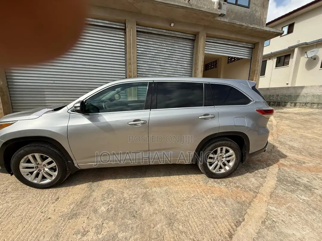 Toyota Highlander LE 4dr SUV (2.7L 4cyl 6A) 2015 Gray