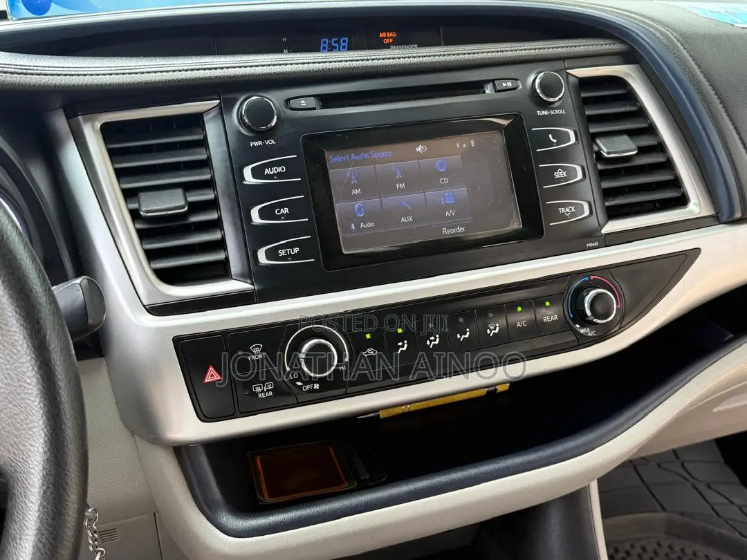 Toyota Highlander LE 4dr SUV (2.7L 4cyl 6A) 2015 Gray