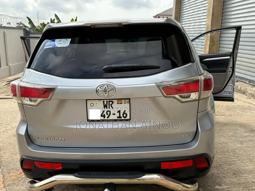 Toyota Highlander LE 4dr SUV (2.7L 4cyl 6A) 2015 Gray