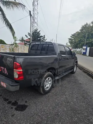Toyota Hilux 2015 Gray