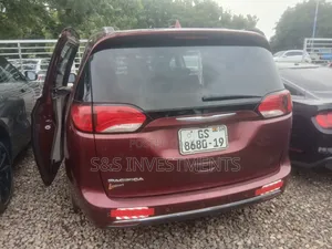 Chrysler Pacifica 2017 Red