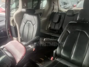 Chrysler Pacifica 2017 Red