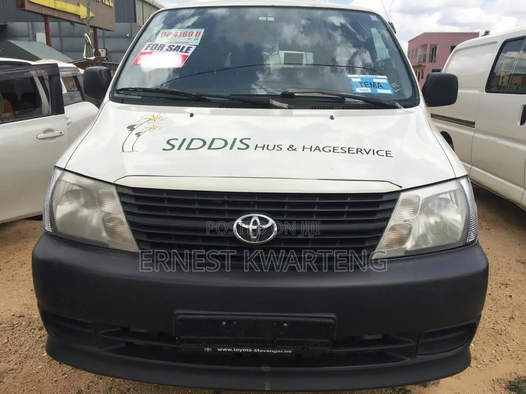 Toyota HiAce 2007 White