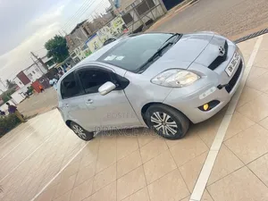 Toyota Vitz 1.0 FWD 5dr 2010 Silver