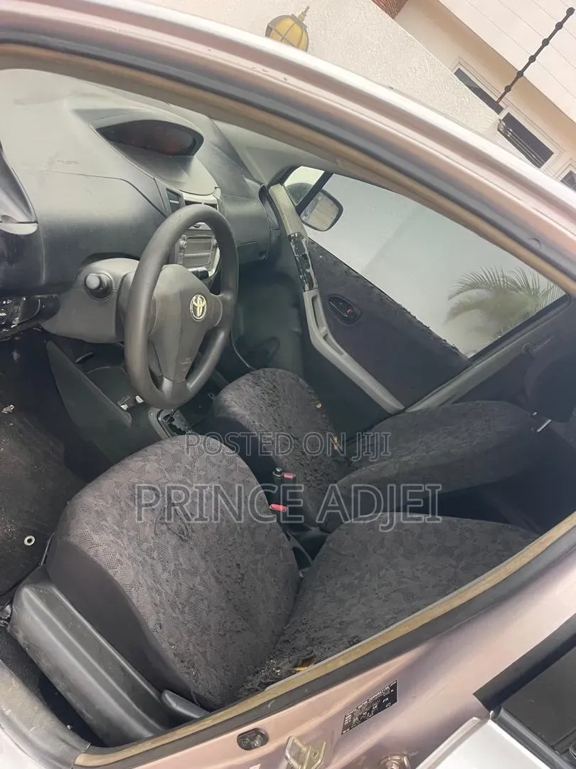 Toyota Vitz 1.0 FWD 5dr 2010 Silver