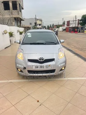 Toyota Vitz 1.0 FWD 5dr 2010 Silver