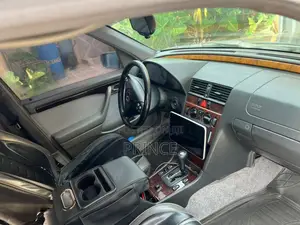Mercedes-Benz 220 1997 Blue