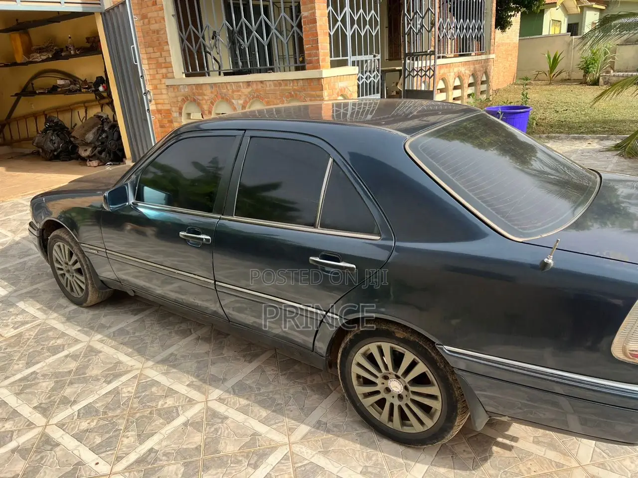Mercedes-Benz 220 1997 Blue