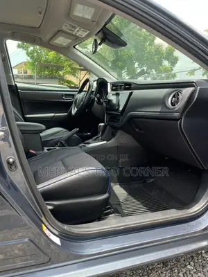 Toyota Corolla SE (1.8L 4cyl 2A) 2018 Gray