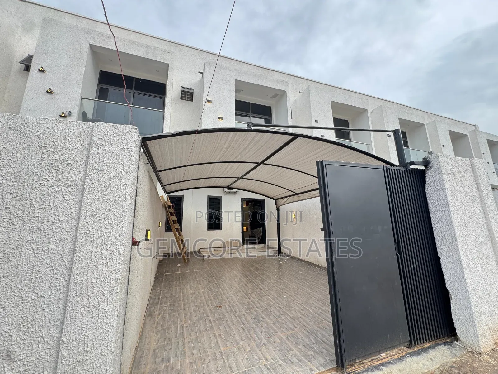 2bdrm Townhouse/Terrace in Nanakrom, Ashaley Botwe for sale