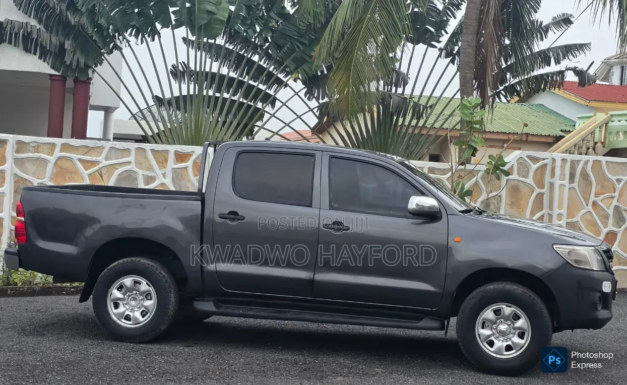 Toyota Hilux 2015 Black