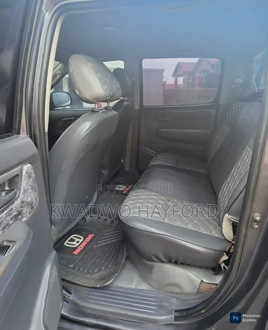 Toyota Hilux 2015 Black