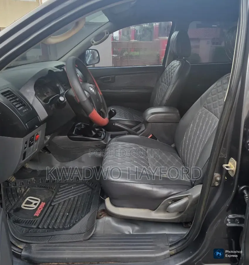 Toyota Hilux 2015 Black