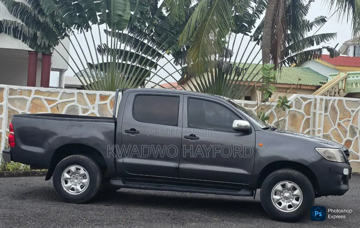 Toyota Hilux 2015 Black