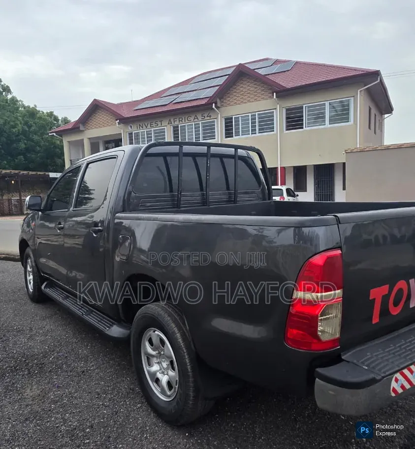 Toyota Hilux 2015 Black