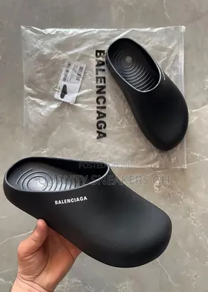 Balenciaga Pool Closed Slides