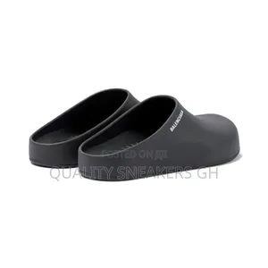 Balenciaga Pool Closed Slides