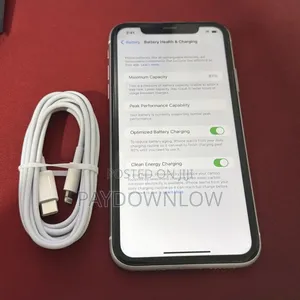 Apple iPhone XR 64 GB White